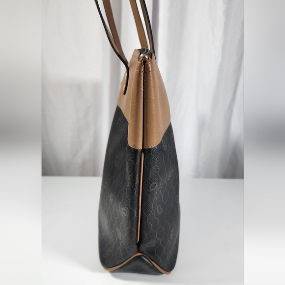 Christian Dior Honeycomb shoulder tote. Small scratches on ext leather. - Picture 3 of 14